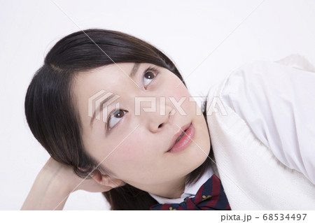 寝転ぶ女子高校生 寝転ぶ女子高校生 68534497