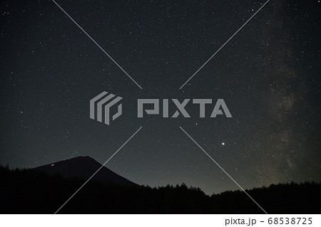 富士山に星降る夜空を・・・ 山梨 富士山に星降る夜空を・・・ 山梨 68538725