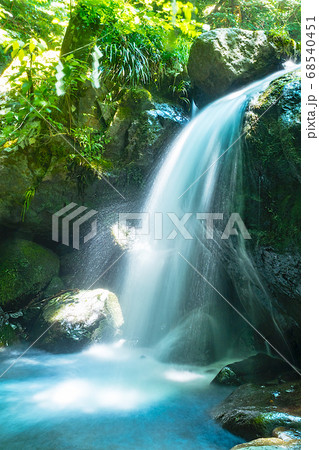 足柄山の縁結びの滝 足柄山の縁結びの滝 68540451