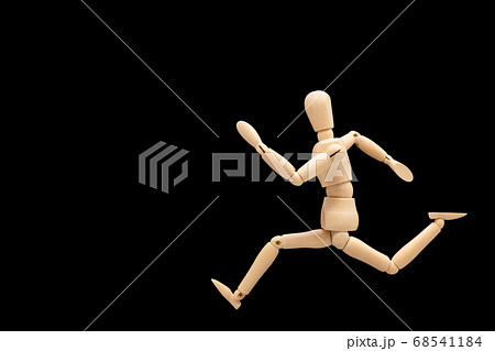 走る人　逃げる　追いかける 68541184