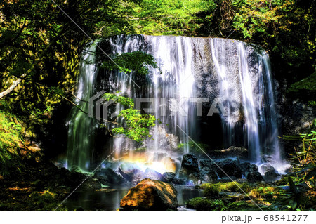 虹色の滝 68541277