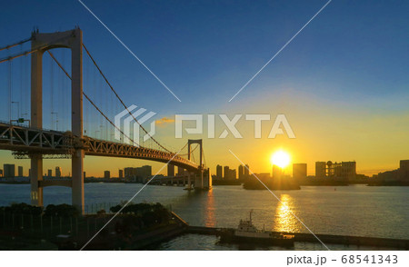レインボーブリッジとお台場からの日の出（2018年11月23日） 68541343