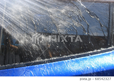 晴れた日の洗車 晴れた日の洗車 68542327