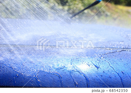 晴れた日の洗車の濯ぎ 晴れた日の洗車の濯ぎ 68542350