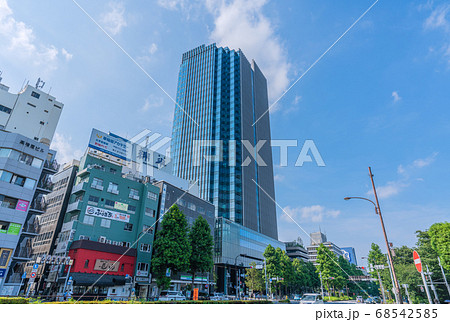 日本の東京都市景観　四ツ谷駅前のコモレ四谷などを望む 68542585