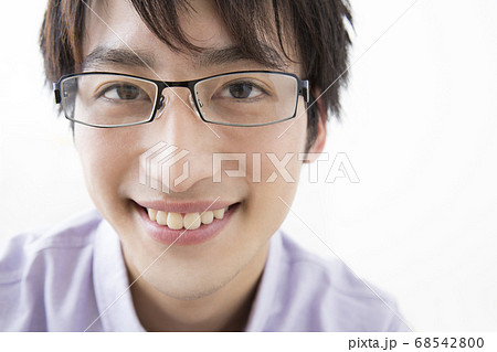 眼鏡の男性 68542800