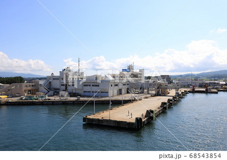 佐渡ヶ島、両津港フェーリーターミナル 68543854