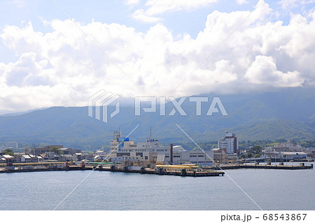 佐渡ヶ島、両津港フェーリーターミナル 68543867
