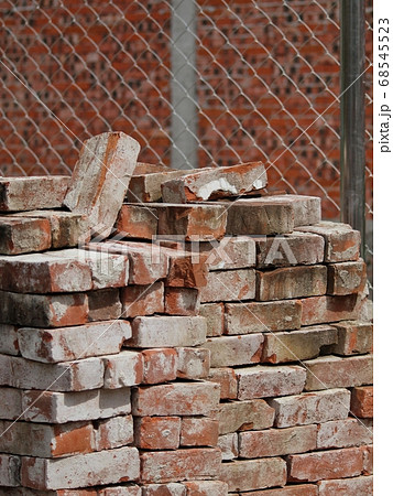 COLOR PHOTO OF PILE OF RED CLAY BRICKS IN CONSTRUCTION SITE COLOR PHOTO OF PILE OF RED CLAY BRICKS IN CONSTRUCTION SITE 68545523