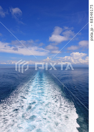 夏の日本海を航海 68546175