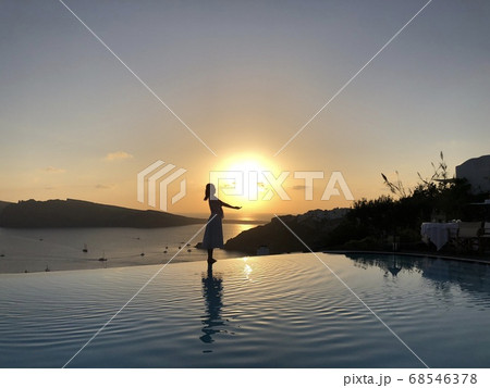 世界一美しいサントリーニ島の夕日 68546378