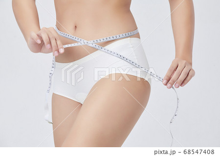 女性モデルの減量ダイエットコンセプト素材 68547408