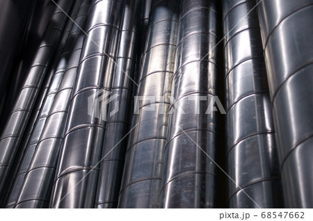 光沢のある金属製のスパイラルダクト 68547662