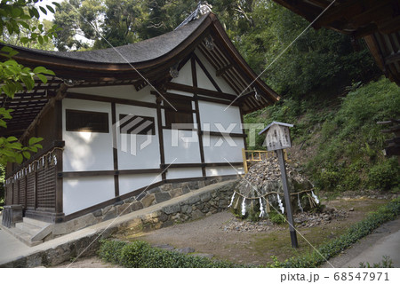 天降石(岩神さん) 宇治上神社 天降石(岩神さん) 宇治上神社 68547971