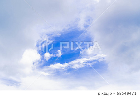 絵画【絵画】青空の中の雲