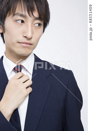 悩む男子高校生 悩む男子高校生 68551409
