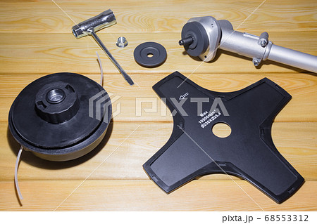 the grass trimmer. details on a wooden background.the view from the top 68553312