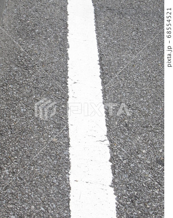 道路の白線の写真素材 [68554521] - PIXTA