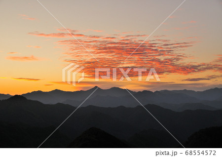 百間ぐらの夕日(野竹法師・ゴンニャク山を望む) 百間ぐらの夕日(野竹法師・ゴンニャク山を望む) 68554572