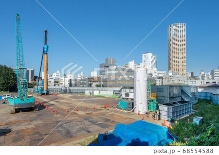大規模な建設現場の基礎工事 大規模な建設現場の基礎工事 68554588