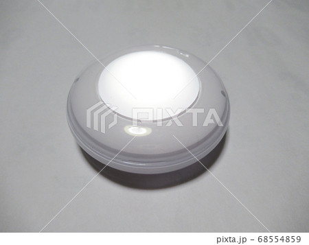 明かりの点いたタッチライト 68554859