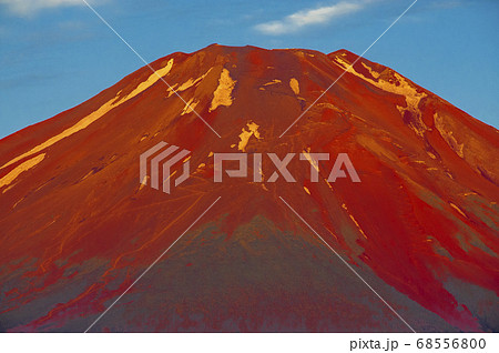 葛飾北斎が見た赤富士 68556800