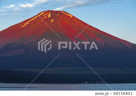 葛飾北斎が見た赤富士 68556801