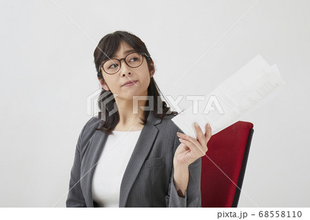 頼りになるビジネスウーマン　敏腕マネージャー　スーツ 68558110