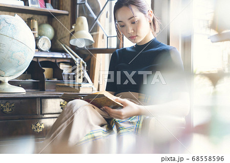 女性ポートレート　ファッションイメージ 68558596