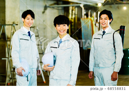 工場　男性作業員 68558831