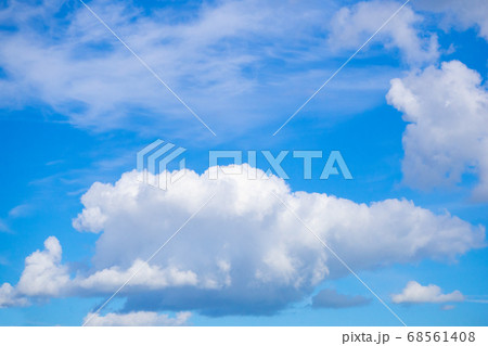 Blue summer sky white cumulus clouds background 68561408