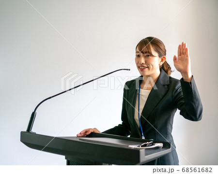 働く女性 68561682