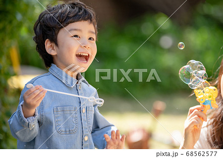 子供 笑顔 微笑 68562577