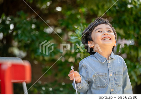 子供 笑顔 微笑 68562580