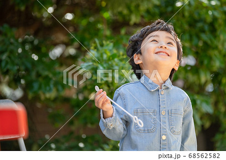 子供 笑顔 微笑 68562582