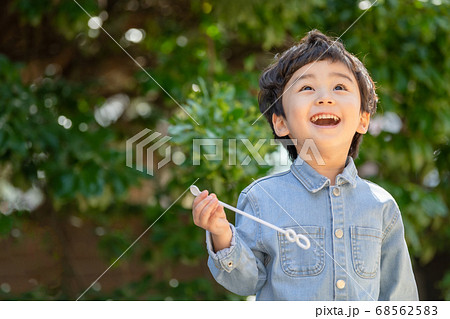 子供 笑顔 微笑 68562583