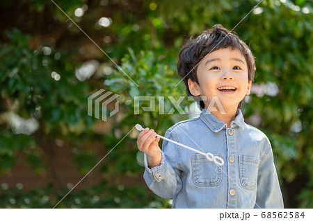 子供 笑顔 微笑 68562584