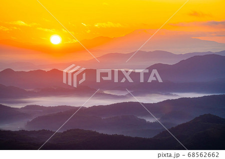 山間部からの日の出 長野県 の写真素材