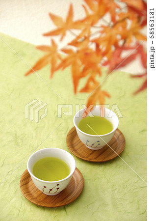 お茶　和菓子 68563181