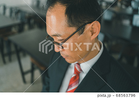 セミナー会場 50代男性 セミナー会場 50代男性 68563796