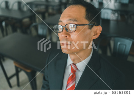 セミナー会場 50代男性 セミナー会場 50代男性 68563801