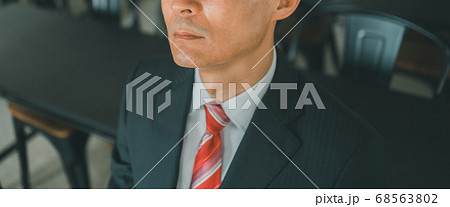 セミナー会場　50代男性 68563802