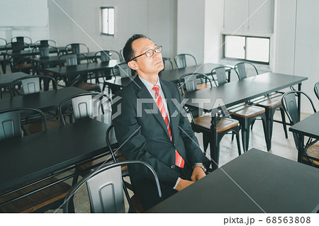 セミナー会場 50代男性 セミナー会場 50代男性 68563808