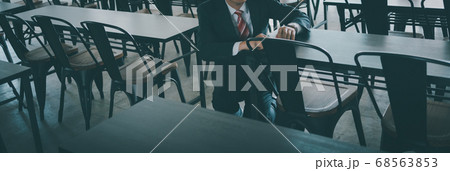セミナー会場　50代男性 68563853