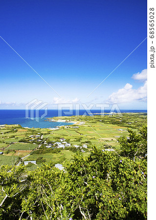 与論城跡から見たヨロン島の風景 68565028