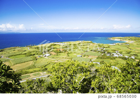 与論城跡から見たヨロン島の風景 68565030