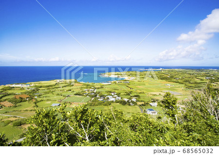 与論城跡から見たヨロン島の風景 68565032