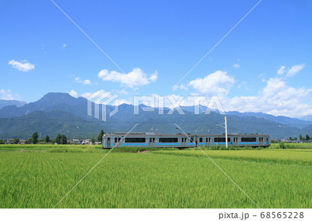 大糸線 北アルプス山麓安曇野の夏 大糸線 北アルプス山麓安曇野の夏 68565228