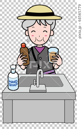 奶奶在夏季郊遊中漱口 68565779