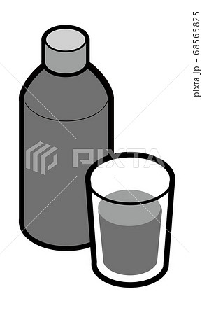 うがい薬と希釈液が入ったコップ うがい薬と希釈液が入ったコップ 68565825